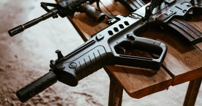 EUA pedem aos fabricantes de automóveis que ajudem na produção de armas