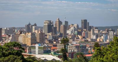 O veículo que transportava os estudantes colidiu com um camião.