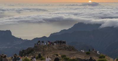 A ideia é levar até este pico alguns tocadores de búzios que tocarão os mesmos ao nascer do sol.