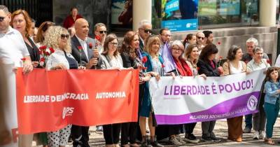 Mulheres Socialistas da Madeira juntam-se à marcha do 25 de Abril sob o mote ‘A Liberdade é pouco’