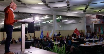 O secretário-geral do PCP, Paulo Raimundo, discursa durante um comício de campanha da CDU para as eleições de 10 de março em Silves, 28 de fevereiro de 2024.
