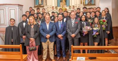 Escola Profissional Dr. Sérgio Teixeira estreou-se na bênção das capas com 45 finalistas (com fotos e vídeos)