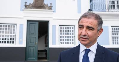 Segundo o executivo açoriano liderado por José Manuel Bolieiro, com este protocolo os utentes são responsáveis pelo pagamento até um montante máximo 34,42 euros por noite, correspondente a 60% do valor da comparticipação diária (sobre o escalão A), ficando o remanescente a cargo da Direção Regional da Saúde.