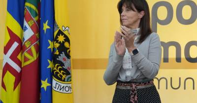 Sobre as bolsas de estudo aos estudantes do ensino superior, Elsa Fernandes discorda que sejam para todos, porque nem todos precisam desse apoio.