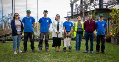 Os estagiários têm idades compreendidas entre os 16 e 17 anos.