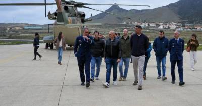 Paulo Cafôfo, em campanha, hoje, no Porto Santo, relevou investimentos do Estado na Força Aérea.