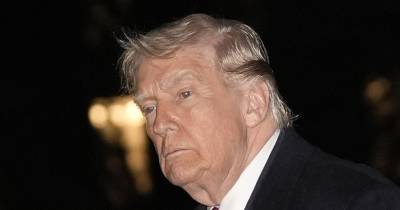 Donald Trump: “...concluiremos a nossa encantadora ‘estadia’ no Irão explodindo e aniquilando completamente todas as suas centrais elétricas, poços de petróleo e a ilha Kharg (e possivelmente todas as fábricas de dessalinização!)”.