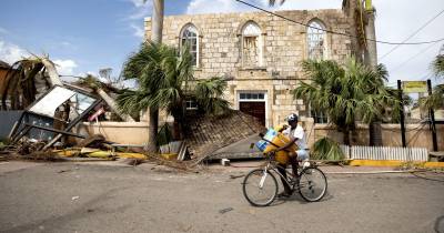 O furacão deixou um rasto de destruição na Jamaica. Na foto, uma igreja ficou sem cobertura.