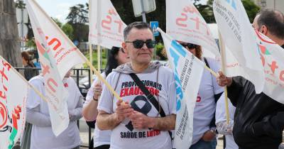 Greve nacional de trabalhadores de saúde convocada pelo Sindicato Nacional dos Trabalhadores dos Serviços e de Entidades com Fins Públicos (STTS), sob o mote “Cuidem de quem cuida”, junto ao Hospital Santa Maria, em Lisboa.