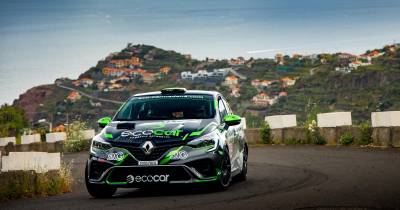 Renault Clio Rally4 de Emanuel Martins e Cristiano Freitas.