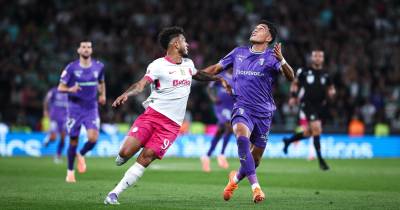 Sporting, que jogou de equipamento branco e rosa em respeito ao mês rosa, empatou com o Braga, em Alvalade.