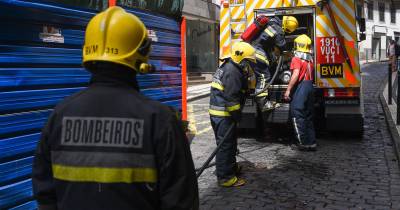 A corporação mobilizou para o local uma ambulância, por precaução, e uma viatura ligeira para o combate às chamas.