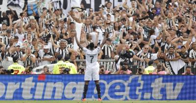 Luiz Henrique, jogador do Botafogo, celebra o 1.º golo na final da Taça dos Libertadores.