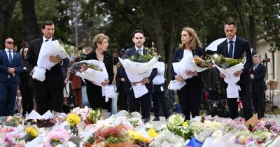 “O Governo está preparado para tomar todas as medidas necessárias, incluindo a necessidade de endurecer as leis sobre armas”, disse Albanese antes da reunião esta tarde do Gabinete Nacional, na qual participam os líderes das diferentes jurisdições do país.