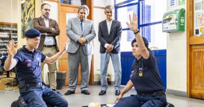 A entrega do DAE insere-se no Programa de Desfibrilhação Automática Externa para o Concelho do Funchal.