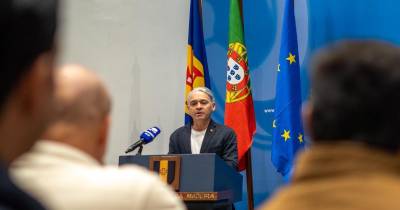 JPP acusa Governo de “dever milhares de euros” a profissionais de saúde