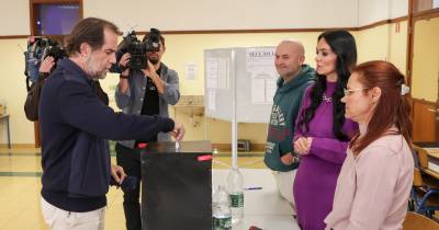 Miguel Albuquerque votou na Escola da Ajuda