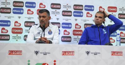 O treinador do FC Porto, Sérgio Conceição, e o futebolista Pepe, em conferência de imprensa de antevisão do jogo da final da Taça de Portugal com o Sporting CP.