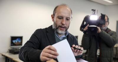 O deputado único falava aos jornalistas na Escola Secundária São Vicente, em Lisboa, depois de ter exercido o seu direito ao voto.