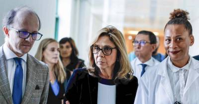 A governante assegurou que “haverá porventura” centros de saúde que estejam a finalizar o ‘stock.