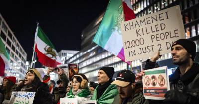 Protestos desenrolam-se em várias cidades do mundo.