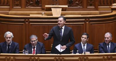 Montenegro admite “situações de dificuldade e de constrangimento” no SNS mas nega caos