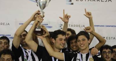 O Nacional fez a festa do título da 3.ª Divisão nacional de natação.