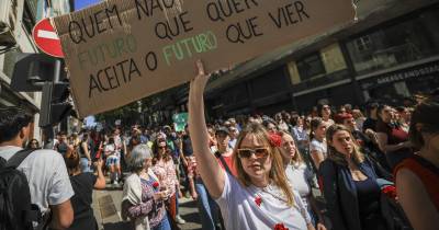 Manifestação comemorativa do 25 de Abril, no Porto.
