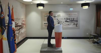 O presidente do Partido Social Democrata ( PSD), Luis Montenegro, durante uma declaração sobre a situação das forças de segurança, em Ponta Delgada, Açores.