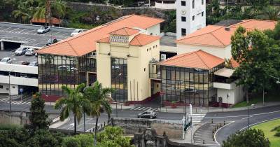 Família vítima de incêndio no Poço Barral realojada numa pensão