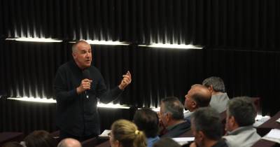 Parlamento na Comunidade: Alfredo Fernandes reage: faz falta espírito de missão na política atual