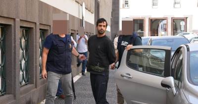 Suspeito de matar a mãe está no tribunal para ser ouvido