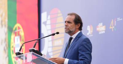 Lei das Finanças Regionais: “Que isto funcione e vá para a frente”, diz Albuquerque para Montenegro “amuado”