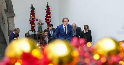 Governo de Miguel Albuquerque deslocou-se à Assembleia Legislativa da Madeira para apresentar cumprimentos de Natal a Rubina Leal.