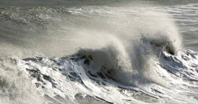 Capitania atualiza aviso de agitação marítima forte e cancela aviso de vento forte