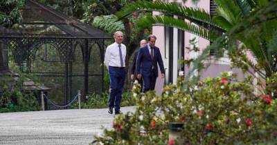 Recorde-se que Jaime Filipe Ramos, líder parlamentar do PSD, está no interior há mais de uma hora.