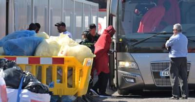 Os barcos de resgate desembarcaram 152 pessoas em La Restinga entre cerca das 02:00 (01:00 em Lisboa), especificaram as fontes.