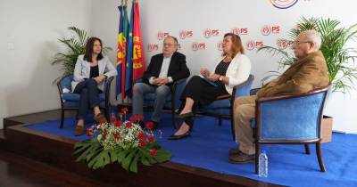 “Comemorar Abril é também discutir os problemas atuais”, afirmou, apontando críticas à atuação governativa na região.