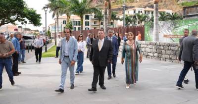 Miguel Albuquerque destacou a postura reivindicativa do autarca, sublinhando que os lugares de decisão precisam de pessoas sem medo de tomar decisões, de facto, e “não de assistentes sociais nem de palradores”.