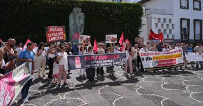 Sindicatos concentram-se em frente à Assembleia (com fotos)