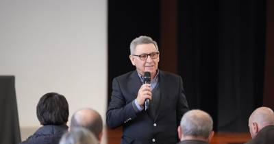 Parlamento na Comunidade: “Os extremismos são sempre centralistas”.