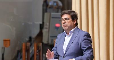 IL diz que Governo “quer executar em 2 anos o que devia ter sido executado em 7 anos”.