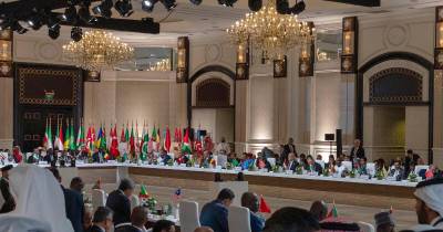 Dirigentes do mundo árabe e islâmico reúnem-se de emergência no Qatar para tomar uma posição sobre o ataque israelita.