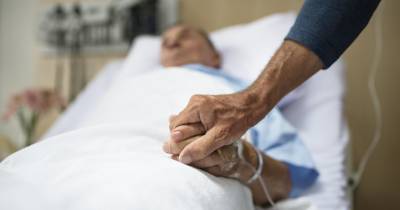 Parlamento francês aprova lei que cria direito à morte assistida