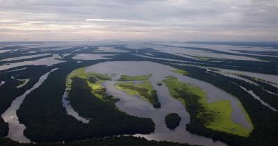 Maior reserva de água doce do mundo está na Amazônia (Brasil).