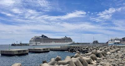 O ‘MSC Musica’ foi o primeiro a atracar na Pontinha com 2.853 passageiros e 948 tripulantes.