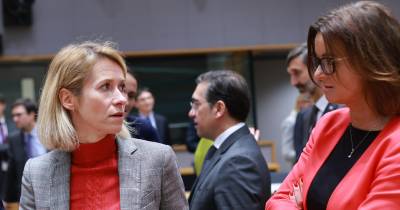 A Alta Representante Europeia da União para os Negócios Estrangeiros, Kaja Kallas (E), a vice-primeira-ministra e Ministra dos Negócios Estrangeiros e Assuntos Europeus da Eslovénia, Tanja Fajon.