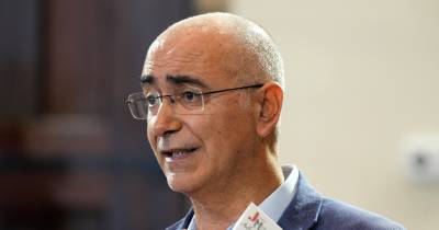 Acompanhe em direto a entrevista com o psicólogo Nelson Carvalho