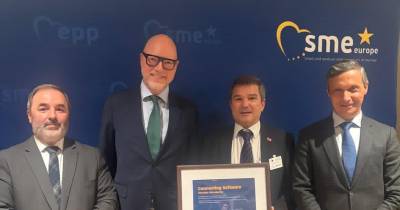 A entrega do prémio teve lugar no Parlamento Europeu, em Bruxelas, hoje, com a presença do fundador e CEO da COSO, Thomas Berndorfer.