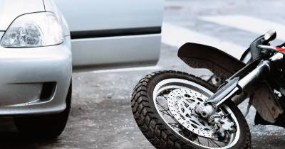 Motociclista ferido em colisão na Estrada Monumental